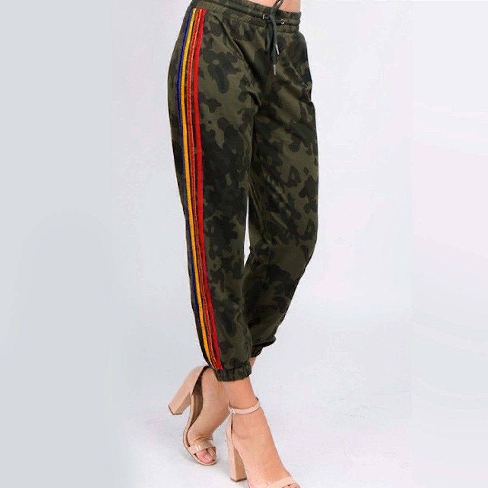 Signature 8 Multi Color Camo Joggers M - image 1